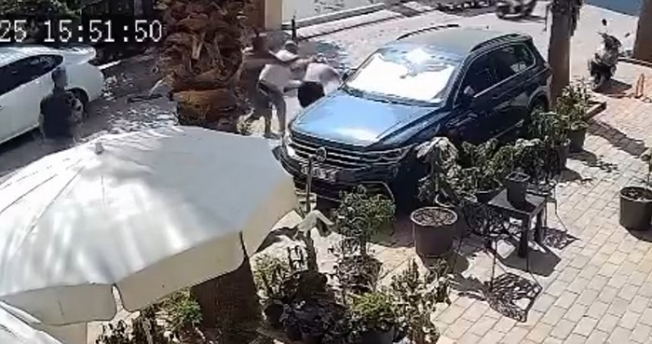 Esnafın anlaşmazlığı saç saça baş başa kavgaya dönüştü Esnafın anlaşmazlığı saç saça baş başa kavgaya dönüştü