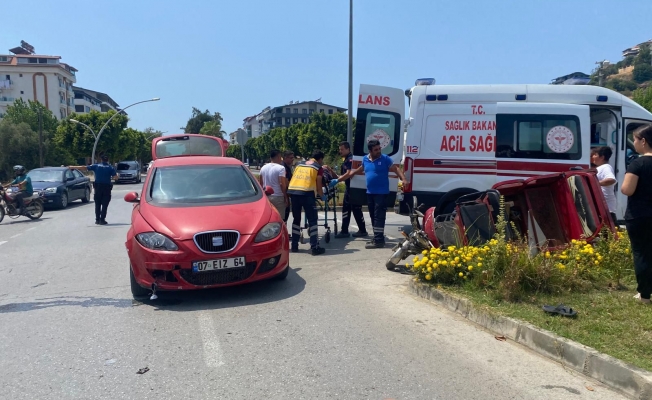 Kazada baba oğul hastanelik oldu Kazada baba oğul hastanelik oldu