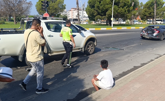 Kazada babasının otomobilinin halini gören küçük çocuk gözyaşlarını tutamadı Kazada babasının otomobilinin halini gören küçük çocuk gözyaşlarını tutamadı