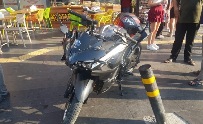 Kırmızı ışık ihlali yaptı otomobille çarpıştı: 1 yaralı Kırmızı ışık ihlali yaptı otomobille çarpıştı: 1 yaralı