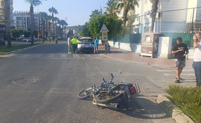 Manavgat’ta otomobil ile motosiklet çarpıştı: 1 yaralı