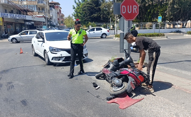Otomobil ile elektrikli motosiklet çarpıştı: 1 yaralı Otomobil ile elektrikli motosiklet çarpıştı: 1 yaralı