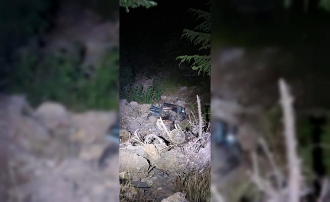 Otomobil yayla yolunda uçuruma yuvarlandı!