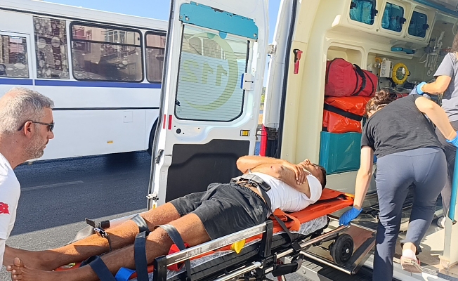 Antalya'da tır ile çarpışan bisikletli yaralandı Antalya'da tır ile çarpışan bisikletli yaralandı