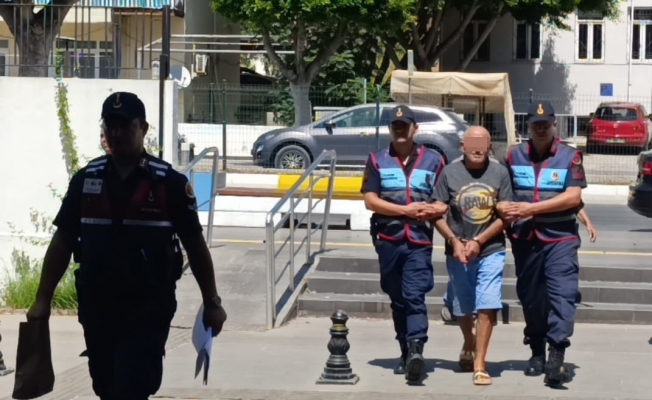 Antalya'da alacak-verecek cinayetinin zanlısı adliyeye sevk edildi Antalya'da alacak-verecek cinayetinin zanlısı adliyeye sevk edildi