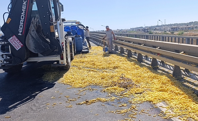Kilolarca patates yola saçıldı!