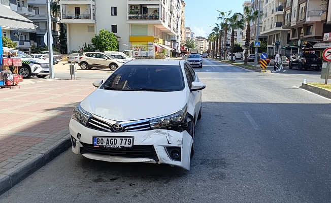 Otomobil ile çarpışan motosikletli yaralandı