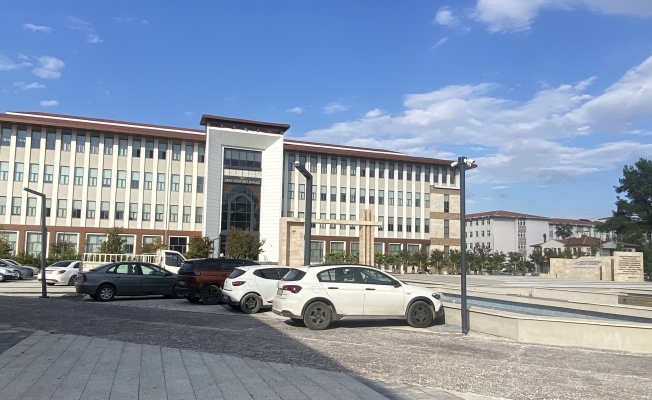 Aksu Millet Bahçesi otoparka döndü! Aksu Millet Bahçesi otoparka döndü!