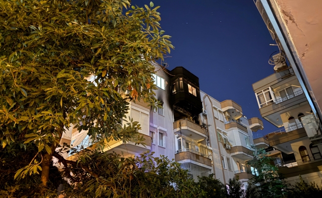 Alanya'da 5 katlı binada yangın: 1 kişi hayatını kaybetti