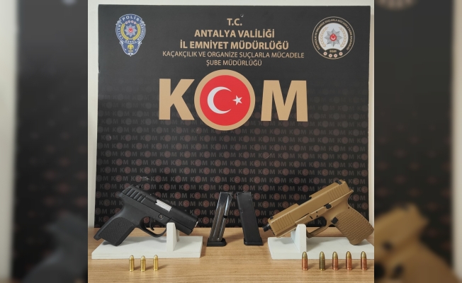 Antalya'da iş yeri kurşunlayıp haraç istediler! Antalya'da iş yeri kurşunlayıp haraç istediler!