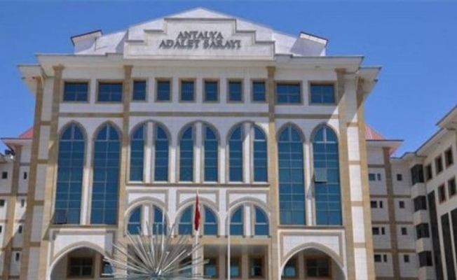 Antalya'da rüşvet soruşturmasında gözaltına alınan şüphelilerden 5'i adliyede Antalya'da rüşvet soruşturmasında gözaltına alınan şüphelilerden 5'i adliyede