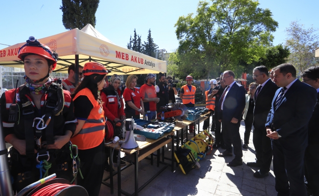 Antalya’da deprem tahliye tatbikatı gerçekleştirildi