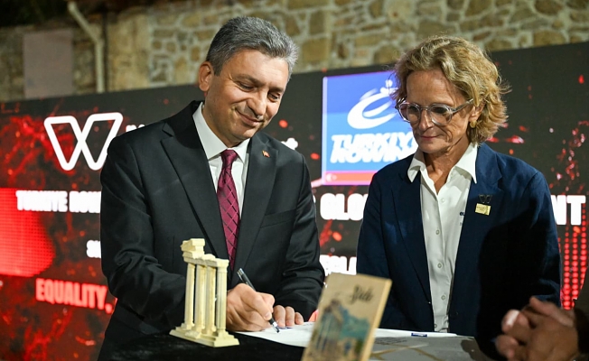 Avrupa'nın en iyi kürekçileri Antalya'da yarışıyor