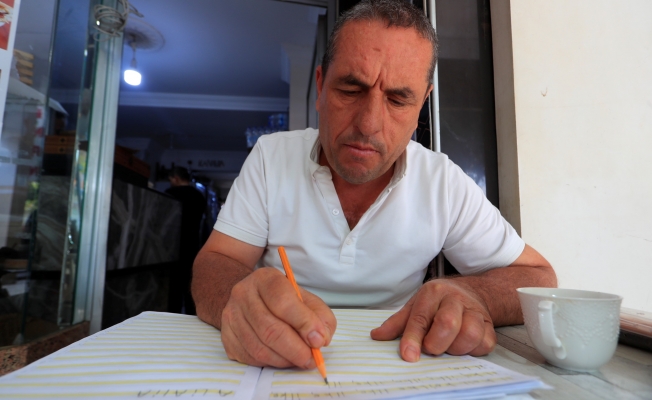  Ehliyet sahibi olabilmek için 48 yaşında okuma-yazma öğrenmeye başladı