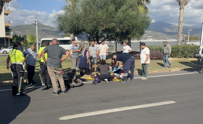 Okul servisiyle çarpışan motosikletli ağır yaralandı