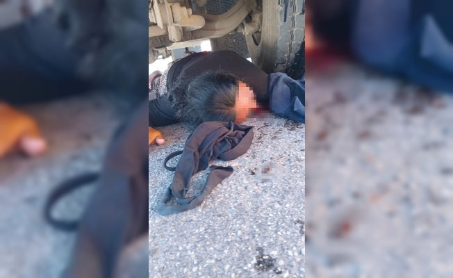 Yolun karşısına geçen yaya, çöp kamyonunu altında kaldı!