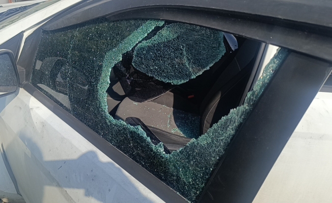  Antalya'da 16 yaşındaki çocuk otomobilin camını kırıp 50 bin TL çaldı