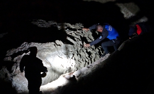 Antalya'da 30 metrelik falezlerden kayalık alana düştü!