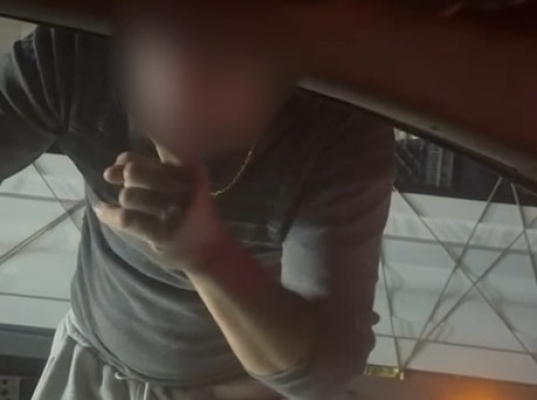 Aracın önünü kesip yumruklayan ve küfür eden trafik magandasına ev hapsi