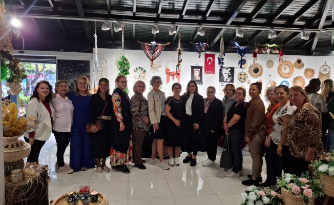 Azize Kahraman Halk Eğitim kursiyerleri el emeklerini sergiledi