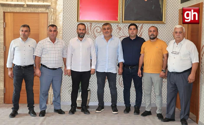 Bugün parti üyelikleri yapılacak, yarın rozet takılacak!