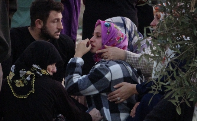 Cinayeti duyup olay yerine gelen ailenin yakınları sinir krizi geçirdi