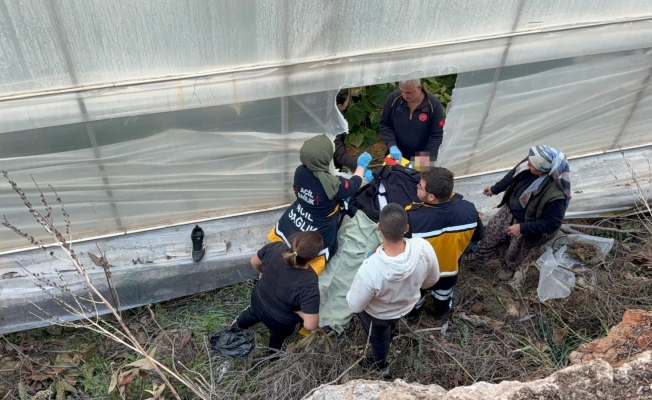 7 metrelik duvardan düşen çiftçi yaralandı