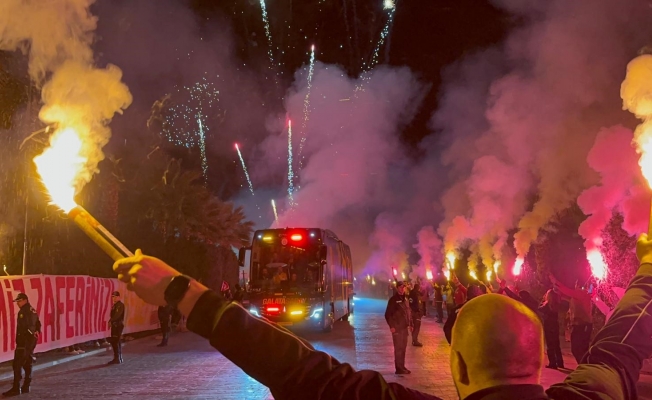 Galatasaray, Antalya'da Şampiyonlar Ligi müziğiyle karşılandı
