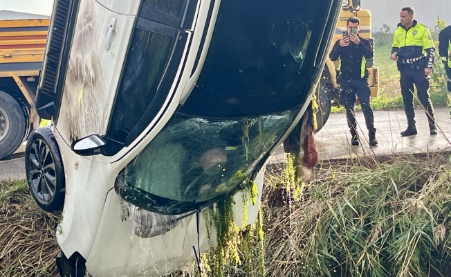 Gece evden çıkan kadın, dereye düşen araçta can verdi!