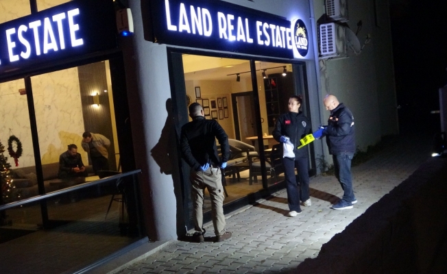 Park halindeki araçlara çarptı, pompalı tüfek ile işyeri sahibini yaraladı