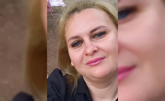 Yolun karşısına geçerken otomobilin çarptığı kadın yaşam mücadelesini kaybetti