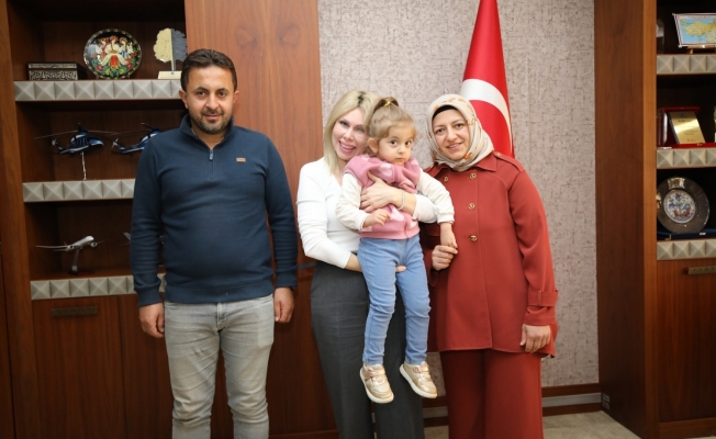 Özlenen bebek, Rektör Prof. Dr. Özlenen Özkan ile bir araya geldi