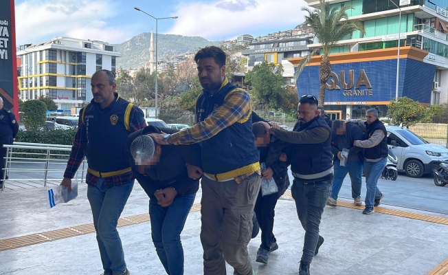 Bıçak ve zincirlerin kullanıldığı kavganın şüphelileri adliyeye sevk edildi