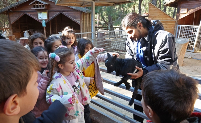 Doğal Yaşam Parkı'nda çocuklara hayvan ve doğa sevgisi aşılanıyor