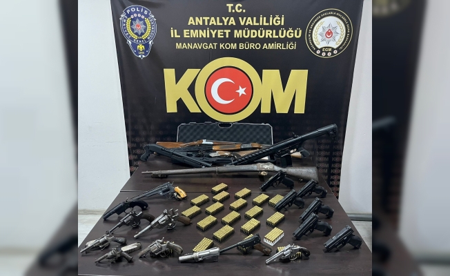 Antalya'da 1 haftada milyonlarca kaçak ürün ele geçirildi, 5 şahıs tutuklandı