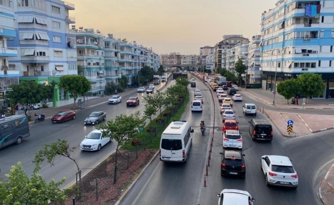 Antalya'da trafiğe kayıtlı araç sayısı 1 milyon 689 bin 117'e ulaştı