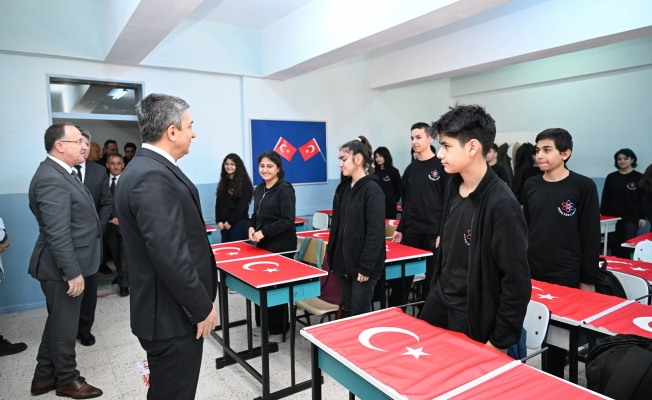 Vali Şahin,  "Aksu'da ilk dersimiz bayrak sevgisi" programına katıldı