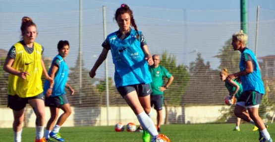 A Milli Kadın Futbol Takımı Antalya'da kampa girdi
