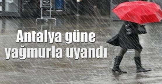 Antalya güne yağmurla uyandı