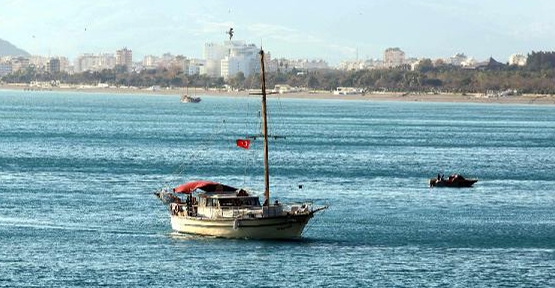 Antalya'da kuzey rüzgarları üşüttü