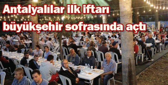  Antalyalılar iftarı Büyükşehir sofrasında açtı