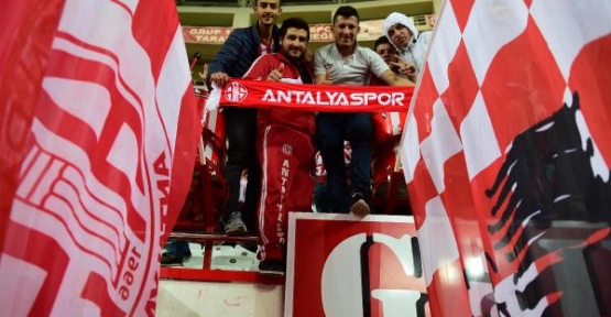 Antalyaspor Başkanı Öztürk taraftardan destek istedi
