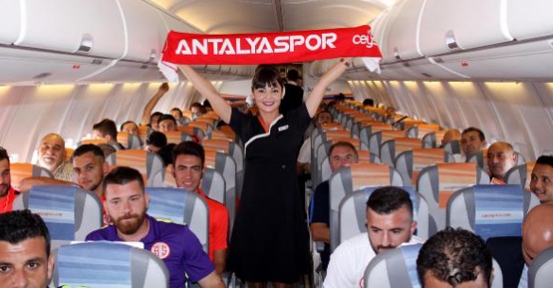 Antalyaspor fanatiği hostes