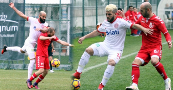 Antalyaspor, Radnick Nis'i 3-1 yendi