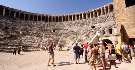 Aspendos'ta turistler kapıda kaldı