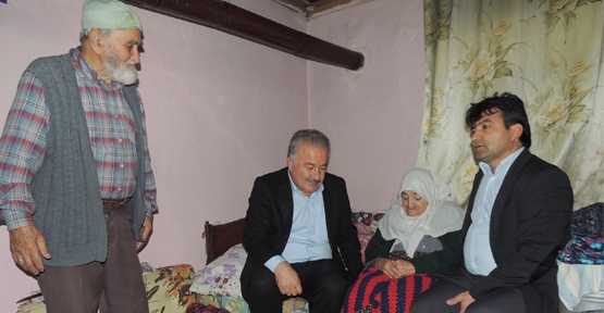 Başkan Şahin'den yaşlı kadına büyük ilgi