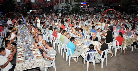 Büyükşehir'den Demre'de iftar yemeği