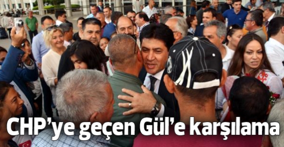 CHP'ye geçen Gül'e havalimanında karşılama
