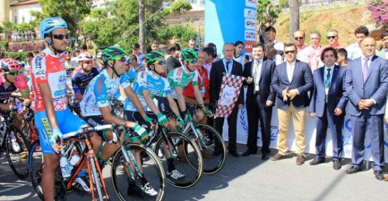 Cumhurbaşkanlığı Bisiklet Turu'nun Alanya- Kemer etabı başladı