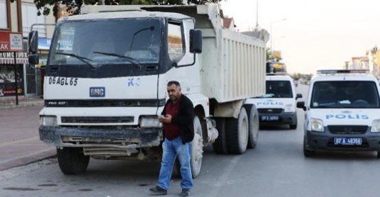 Egzoz sesinden 'dur' ihtarını duymadı, polisi peşine taktı